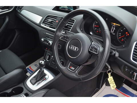 Audi Q3 TFSI CoD S line Edition - U108075