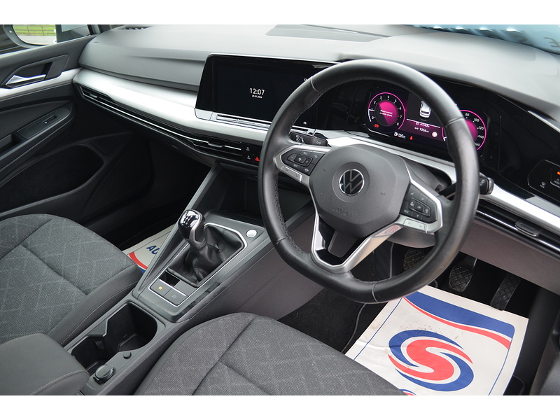 Volkswagen Golf TSI Life - U108153