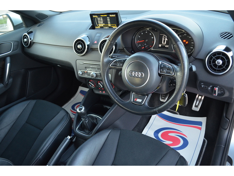 Audi A1 TFSI S line - U108160