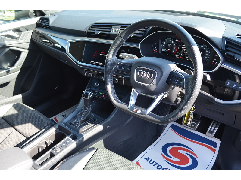 Audi Q3 TFSIe Black Edition - U108290