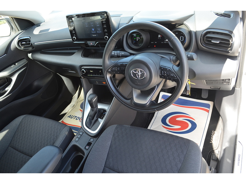 Toyota Yaris VVT-h Design - U108308