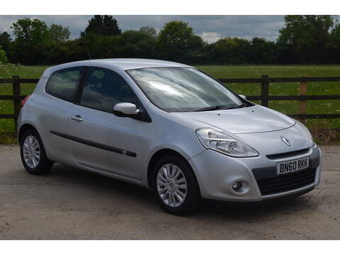 Renault Clio 2.0 350 EcoBlue Chassis Cab 2dr Diesel Manual RWD L4 H1 Euro 6 (130 ps)