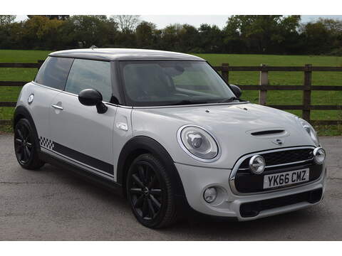 MINI Hatch 2.0 350 EcoBlue Chassis Cab 2dr Diesel Manual RWD L4 H1 Euro 6 (130 ps)