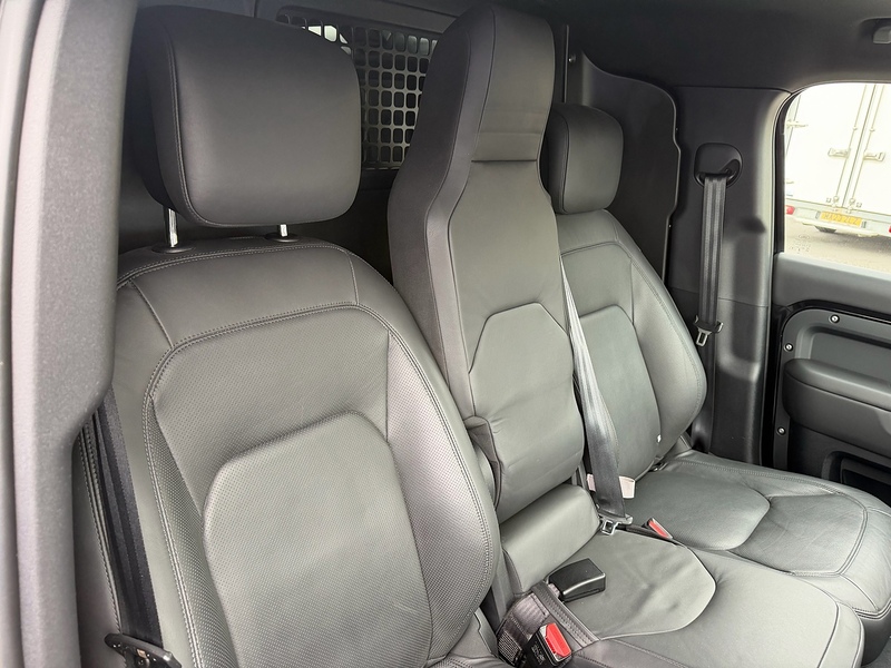 Land Rover Defender 110 D350 MHEV X-Dynamic HSE - U6095