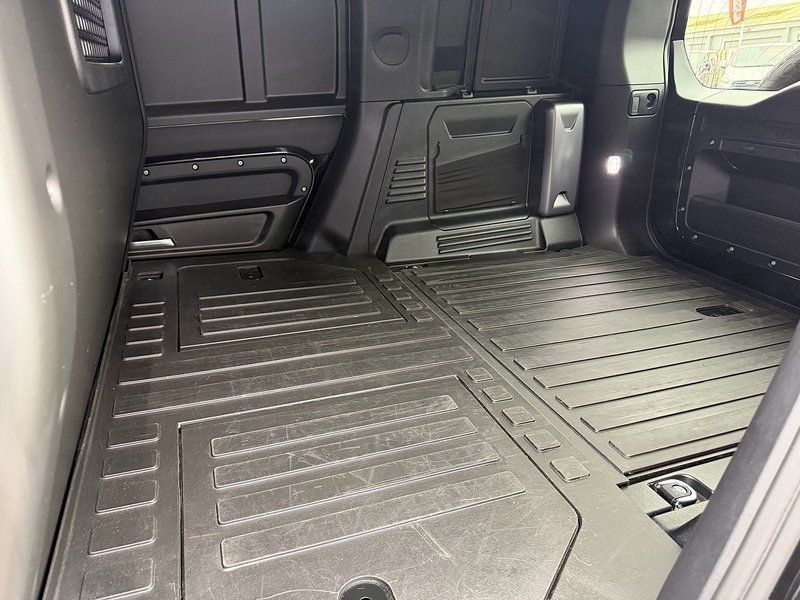 Land Rover Defender 110 D350 MHEV X-Dynamic HSE - U6095