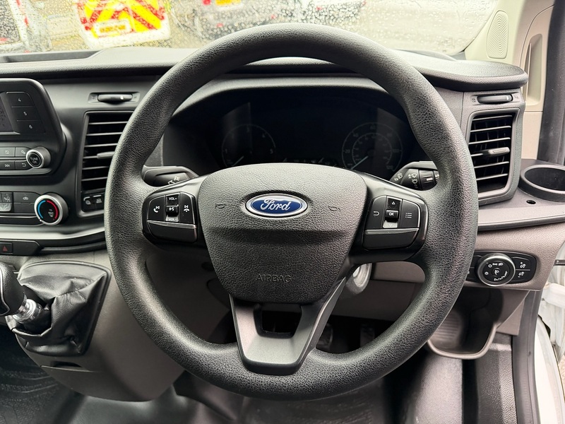 Ford Transit Custom 300 EcoBlue Leader L2H2 - U6666