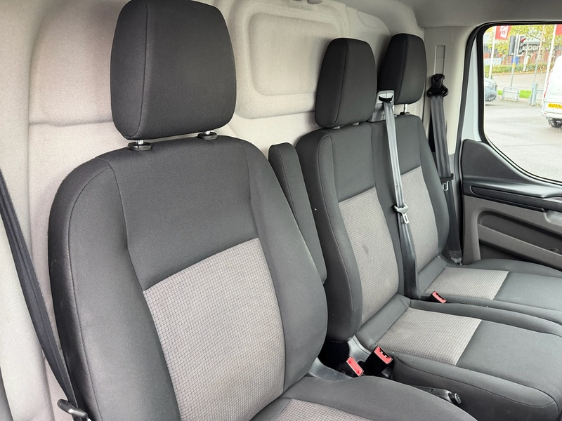 Ford Transit Custom 300 EcoBlue Leader L2H2 - U6666