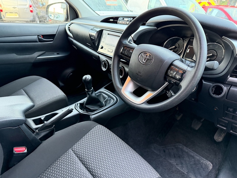 Toyota Hilux D-4D Active - U6747