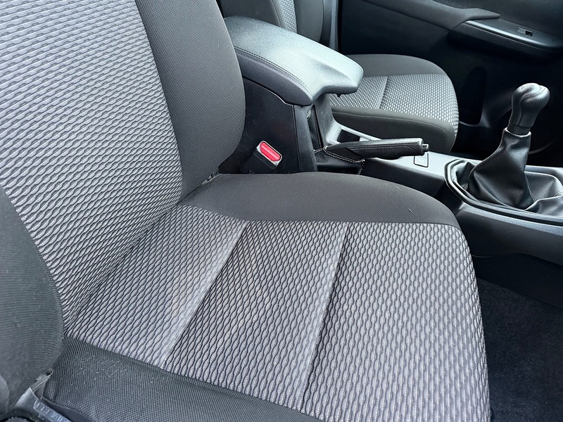 Toyota Hilux D-4D Active - U6747