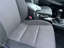 Toyota Hilux D-4D Active - U6747