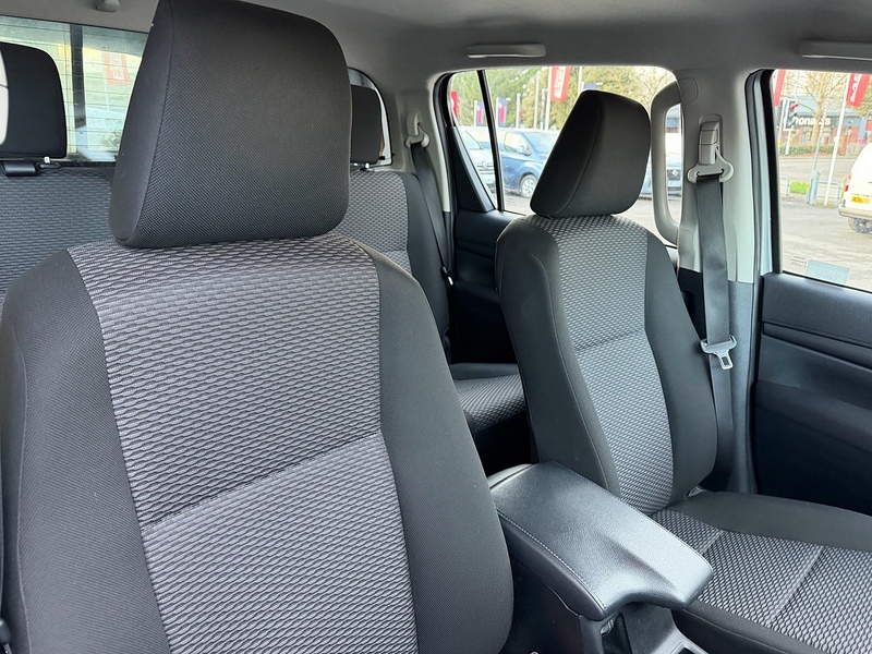 Toyota Hilux D-4D Active - U6747