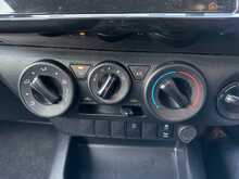 Toyota Hilux D-4D Active - U6747