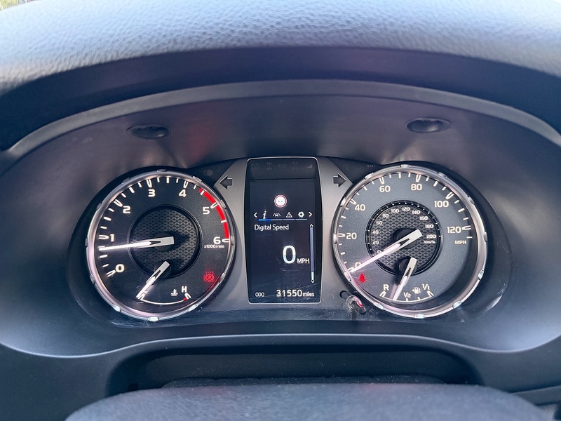 Toyota Hilux D-4D Active - U6747