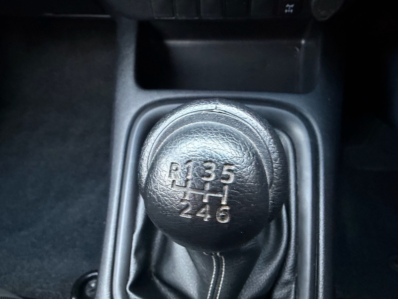 Toyota Hilux D-4D Active - U6747