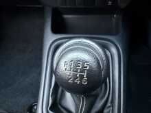 Toyota Hilux D-4D Active - U6747