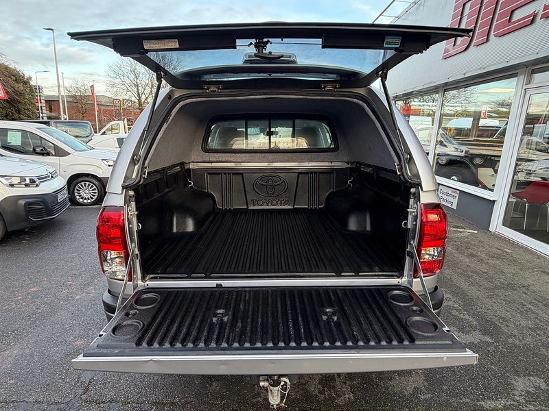 Toyota Hilux D-4D Active - U6747