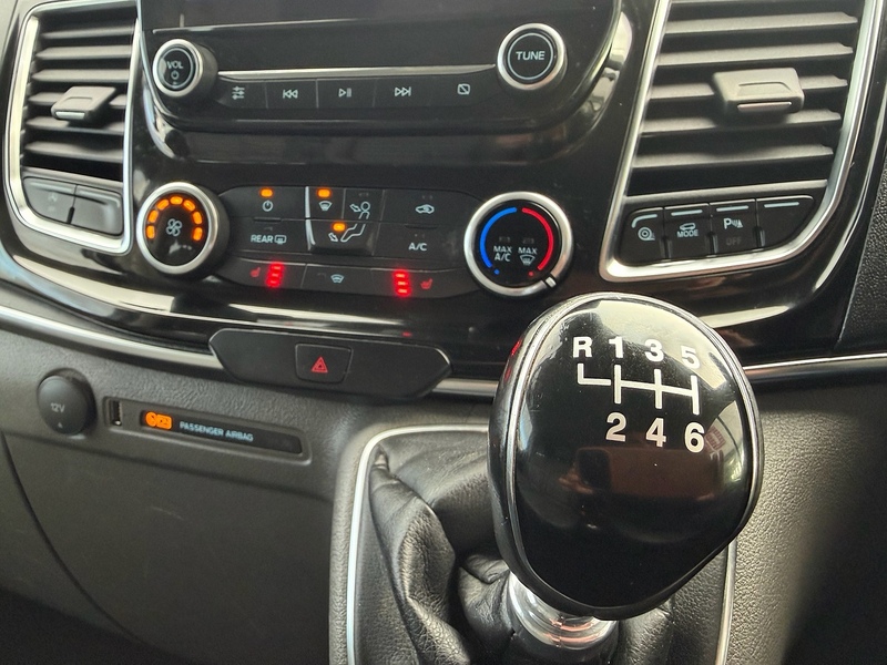 Ford Tourneo Custom 320 EcoBlue Titanium L2 - U6752