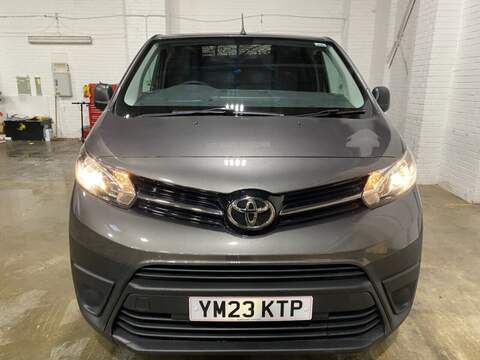 Toyota ProAce 2.2 DI-D DC Warrior Pickup Double Cab 4dr Diesel Auto 4WD Euro 6 (s/s) (150 ps)
