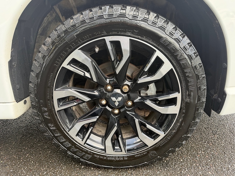 Mitsubishi Outlander 2.0 12kWh 3h SUV - U6771