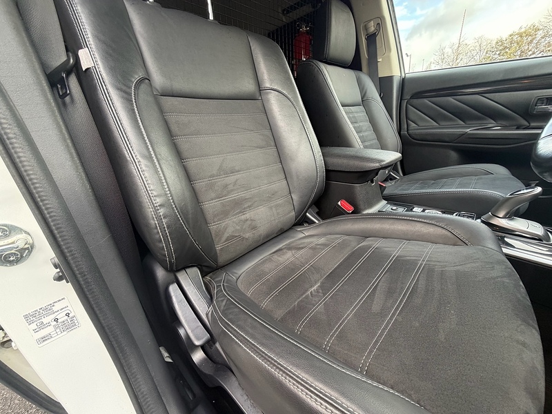 Mitsubishi Outlander 2.0 12kWh 3h SUV - U6771