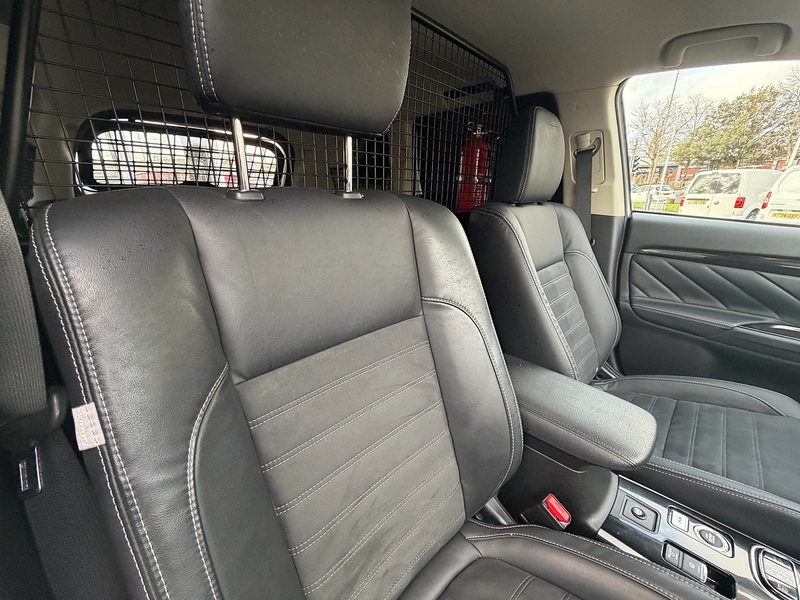 Mitsubishi Outlander 2.0 12kWh 3h SUV - U6771