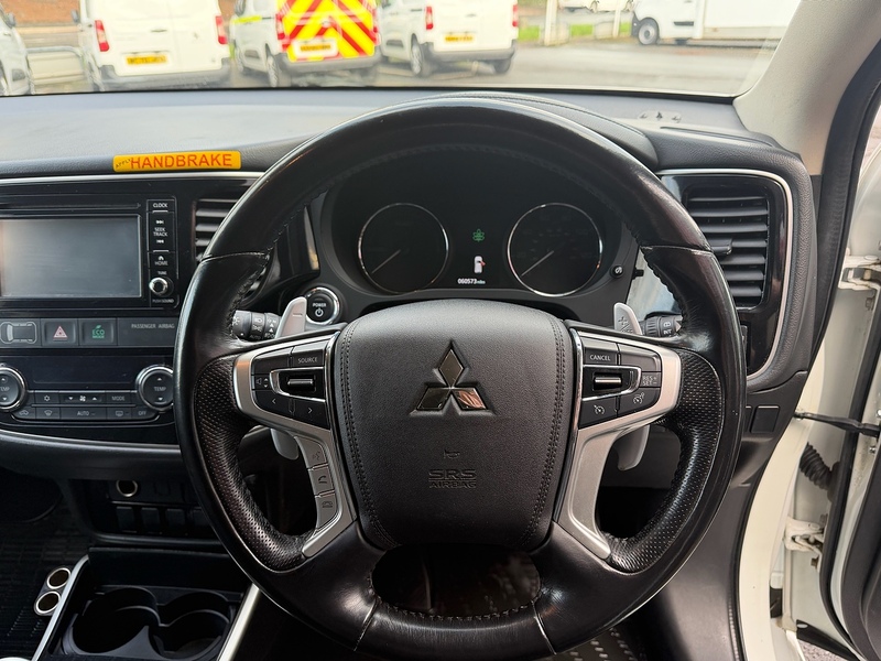 Mitsubishi Outlander 2.0 12kWh 3h SUV - U6771