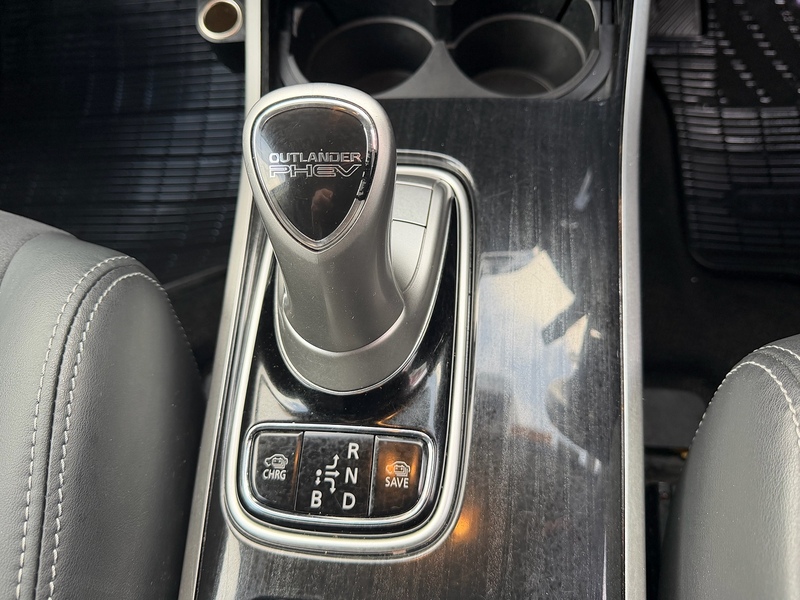 Mitsubishi Outlander 2.0 12kWh 3h SUV - U6771