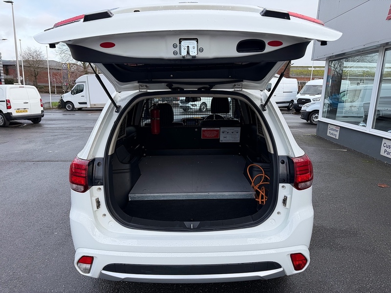 Mitsubishi Outlander 2.0 12kWh 3h SUV - U6771