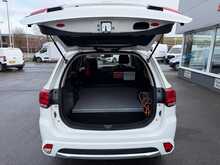 Mitsubishi Outlander 2.0 12kWh 3h SUV - U6771