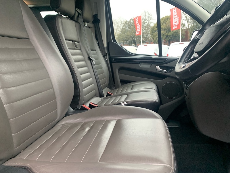 Ford Tourneo Custom 320 EcoBlue Titanium L2 130 - U6810