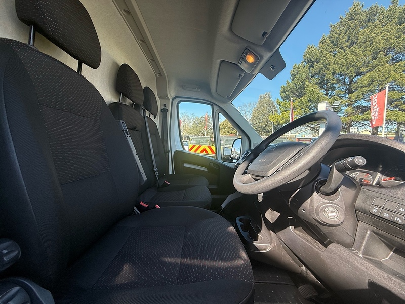 Peugeot Boxer BlueHDi 335 Professional Premium + L2H2 - U6842