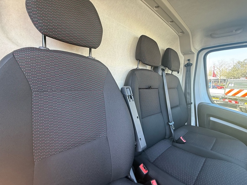 Peugeot Boxer BlueHDi 335 Professional Premium + L2H2 - U6842