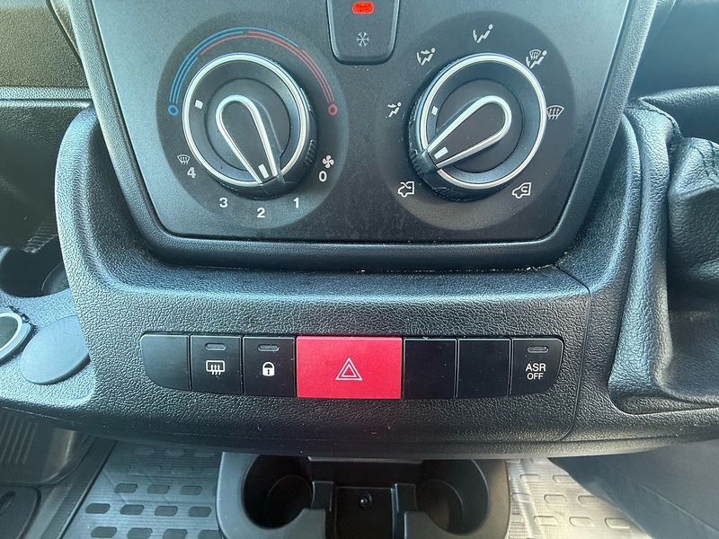 Peugeot Boxer BlueHDi 335 Professional Premium + L2H2 - U6842