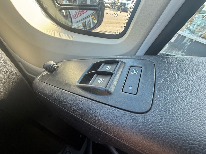 Peugeot Boxer BlueHDi 335 Professional Premium + L2H2 - U6842