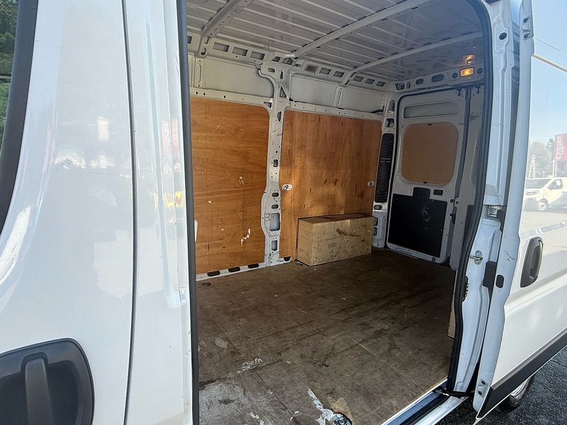 Peugeot Boxer BlueHDi 335 Professional Premium + L2H2 - U6842