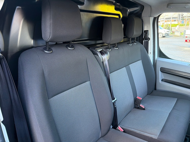 Vauxhall Vivaro Turbo D 2900 Dynamic L2 - U6846
