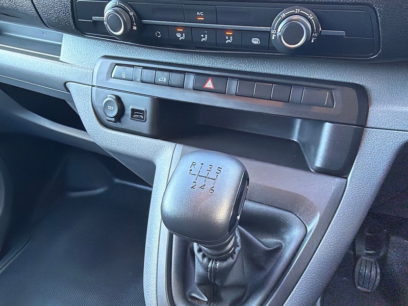 Vauxhall Vivaro Turbo D 2900 Dynamic L2 - U6846
