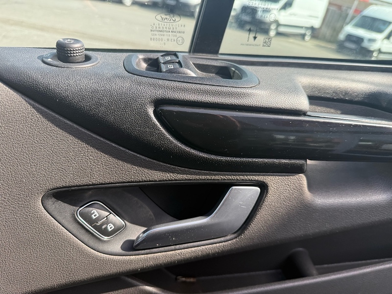 Ford Transit Custom 300 EcoBlue Limited - U6890
