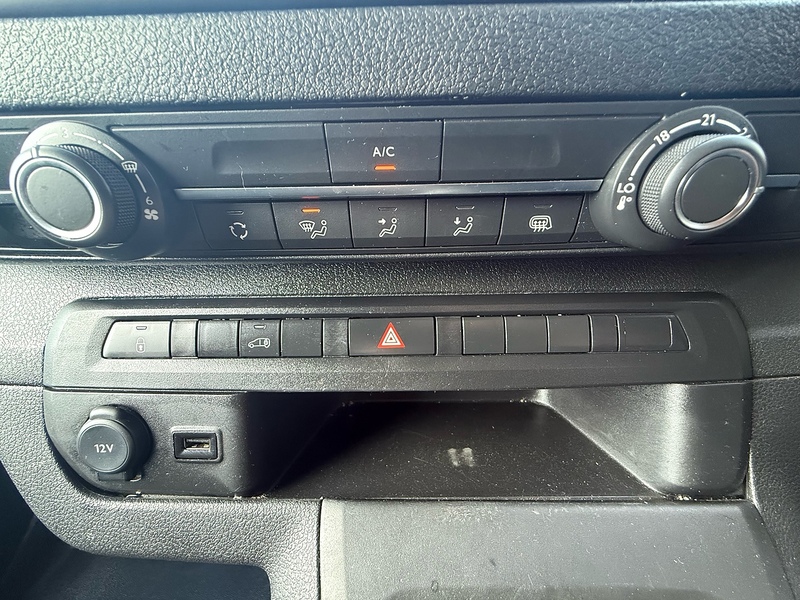 Vauxhall Vivaro Turbo D 2900 Pro - U6896