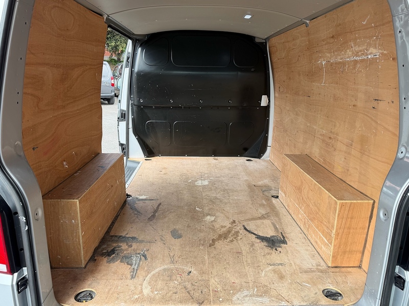 Volkswagen Transporter TDI T28 Highline SWB - U6898