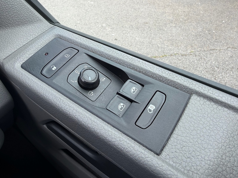 Volkswagen Transporter TDI T28 Highline SWB - U6898