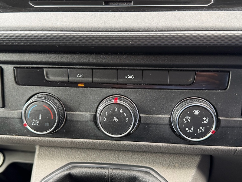 Volkswagen Transporter TDI T28 Highline SWB - U6898