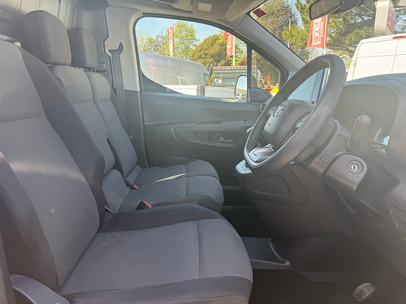 Toyota PROACE CITY BlueHDi Icon - U6912