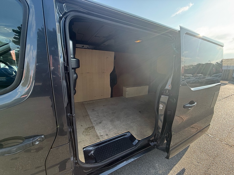 Renault Trafic dCi Blue LL30 Sport+ - U6922