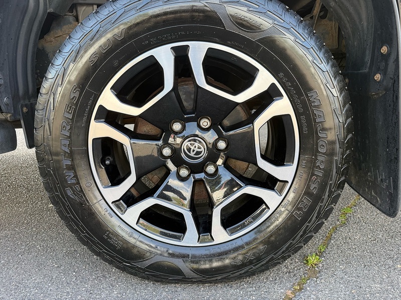 Toyota Hilux D-4D Invincible - U6933