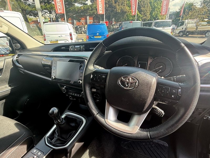 Toyota Hilux D-4D Invincible - U6933