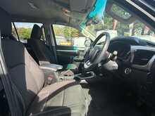 Toyota Hilux D-4D Invincible - U6933