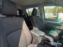 Toyota Hilux D-4D Invincible - U6933