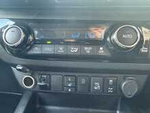 Toyota Hilux D-4D Invincible - U6933