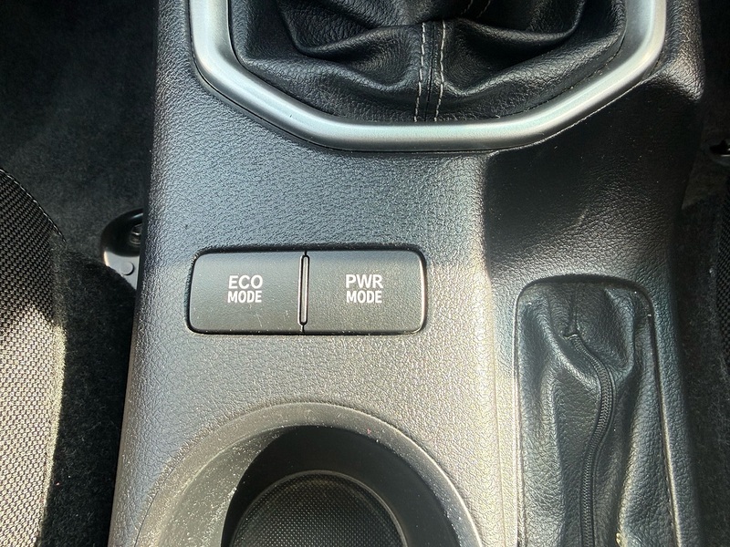 Toyota Hilux D-4D Invincible - U6933